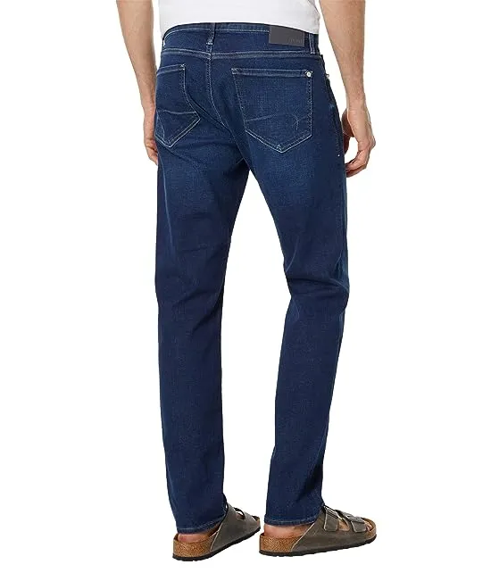 https://images.styletyx.com/images/jake-slim-in-mid-organic-move-mavi-jeans-1994594_2.webp