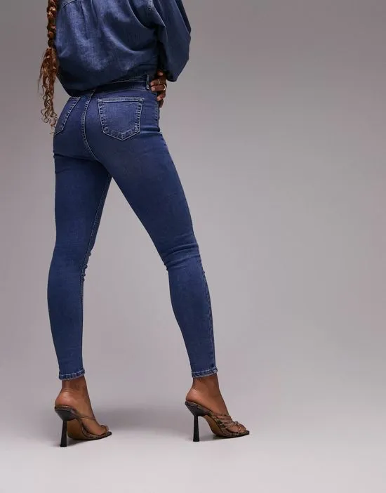 https://images.styletyx.com/images/jamie-jeans-in-mid-blue-topshop-hourglass-2752850_3.webp
