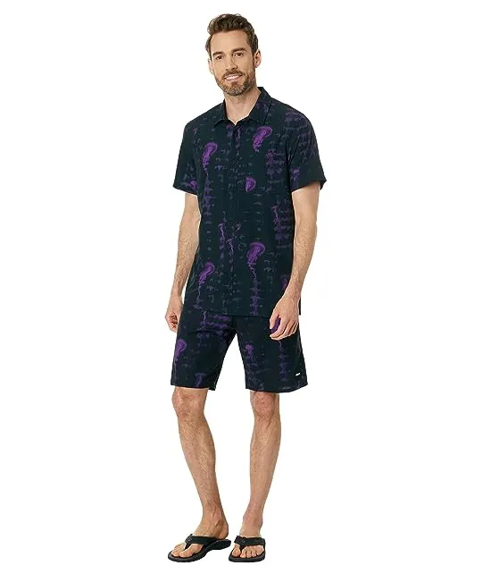https://images.styletyx.com/images/jellyfish-short-sleeve-woven-oakley-541831013_4.webp