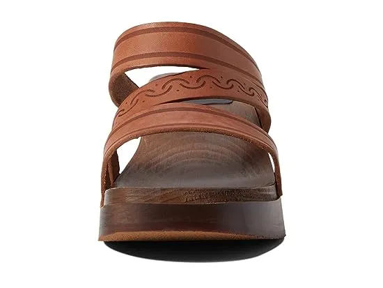 https://images.styletyx.com/images/jesus-clog-swedish-hasbeens-2164173_2.webp