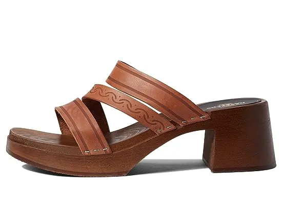 https://images.styletyx.com/images/jesus-clog-swedish-hasbeens-2164173_4.webp