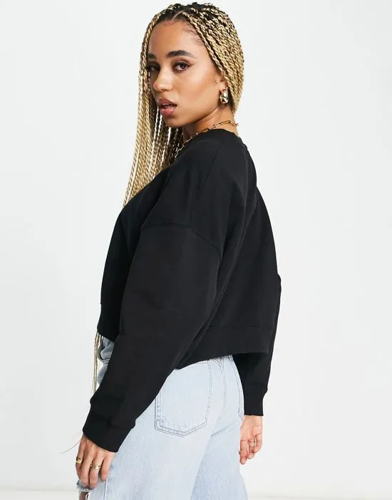 https://images.styletyx.com/images/kass-sweatshirt-with-graphic-print-in-black-element-1786850_2.webp