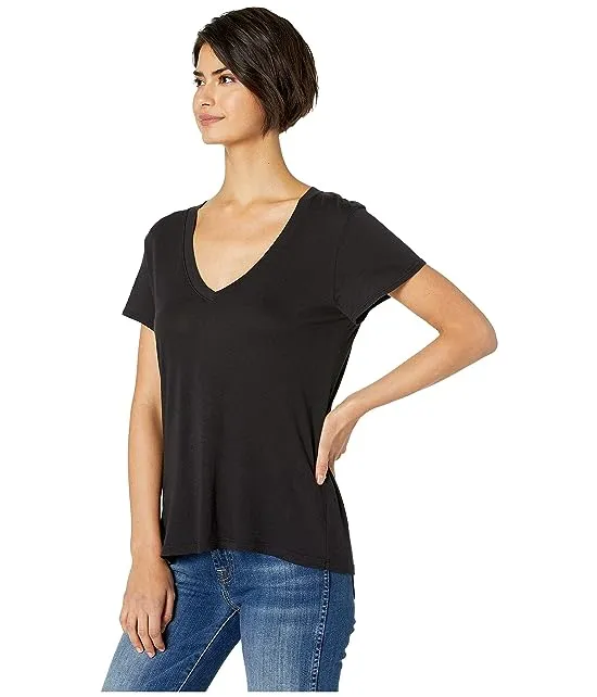 https://images.styletyx.com/images/kate-short-sleeve-modal-jersey-v-neck-tee-splendid-1992403_2.webp