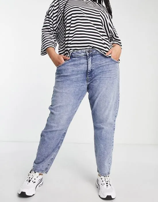 https://images.styletyx.com/images/katy-mid-waist-mom-jeans-in-blue-noisy-may-curve-1776900_3.webp
