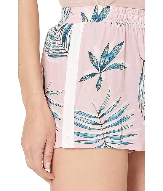 https://images.styletyx.com/images/keep-palm-shorts-bb-dakota-1917500_4.webp