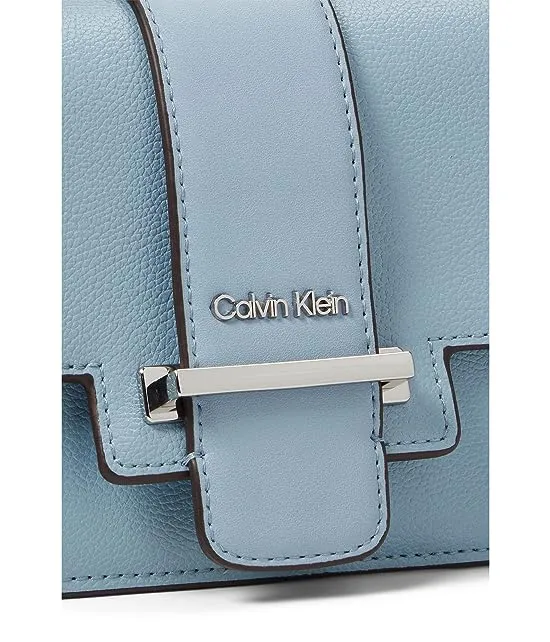 https://images.styletyx.com/images/key-item-crossbody-calvin-klein-13241530_4.webp