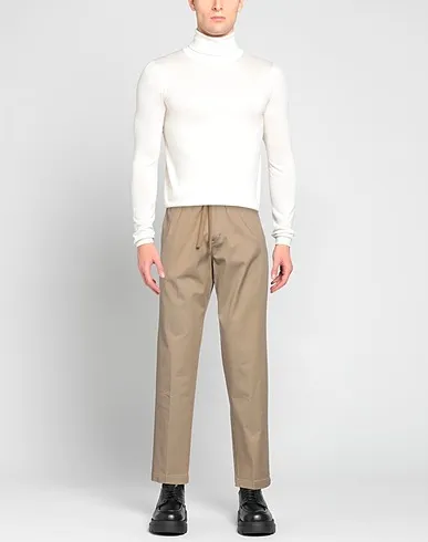 https://images.styletyx.com/images/khaki-cotton-twill-casual-pants-hinnominate-1475528558_2.webp