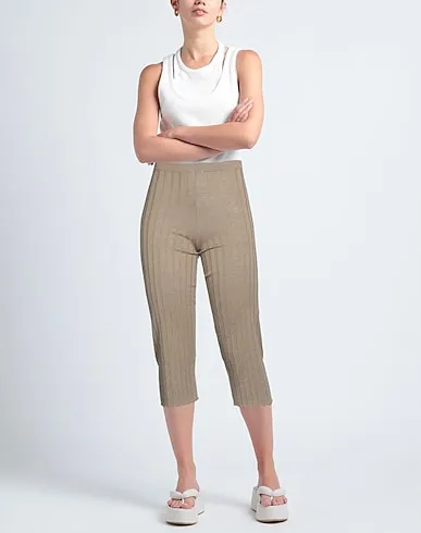 https://images.styletyx.com/images/khaki-knitted-cropped-pants-culottes-alpha-studio-221910451_2.webp