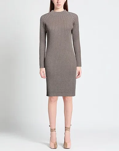 https://images.styletyx.com/images/khaki-knitted-o-dan-li-1749498651_2.webp