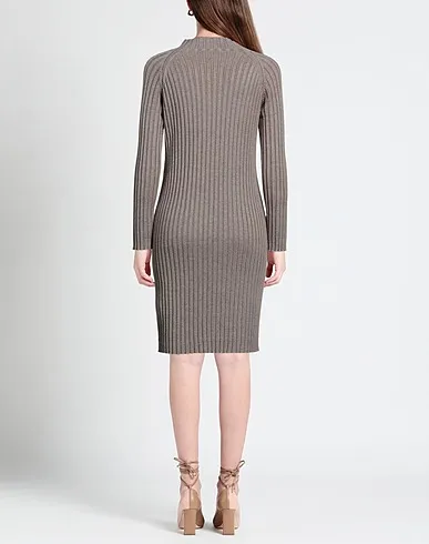 https://images.styletyx.com/images/khaki-knitted-o-dan-li-1749498651_3.webp