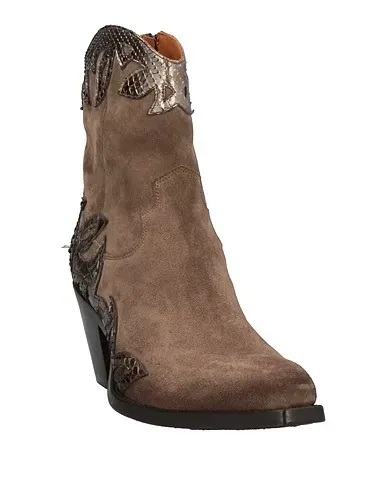https://images.styletyx.com/images/khaki-leather-ankle-boot-jo-ghost-13316928_2.webp
