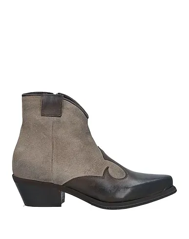 https://images.styletyx.com/images/khaki-leather-ankle-boot-zoe-1495354959_1.webp