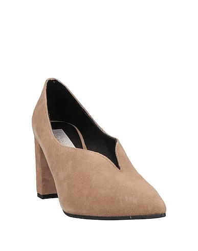 https://images.styletyx.com/images/khaki-leather-pump-marian-13282476_2.webp