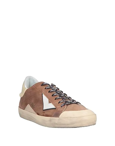 https://images.styletyx.com/images/khaki-leather-sneakers-4b12-13283679_2.webp