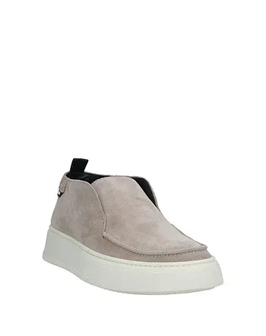 https://images.styletyx.com/images/khaki-leather-sneakers-antony-morato-1491872985_2.webp