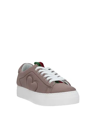 https://images.styletyx.com/images/khaki-velvet-sneakers-la-fille-des-fleurs-1003859113_2.webp