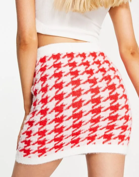 https://images.styletyx.com/images/knit-houndstooth-mini-skirt-in-red-part-of-a-set-missguided-2034680_2.webp