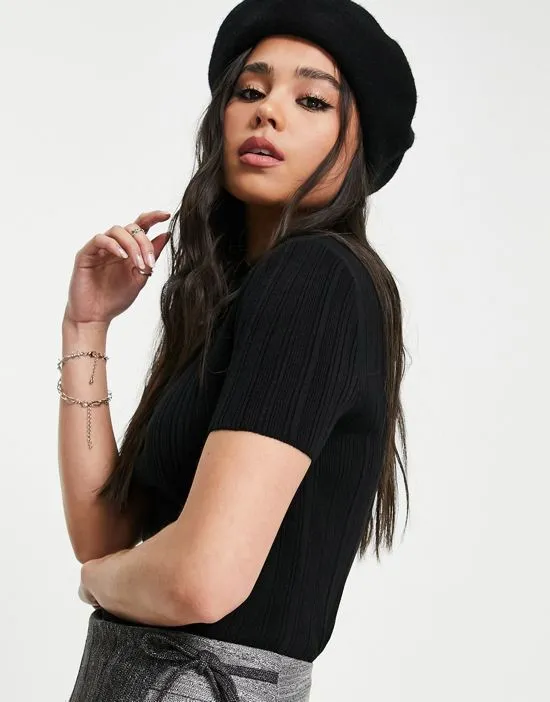 https://images.styletyx.com/images/knitted-detailed-tee-in-black-topshop-2756212_3.webp