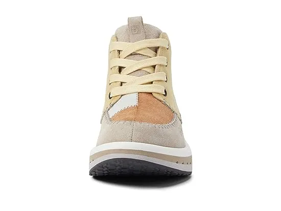https://images.styletyx.com/images/ko-z-chukka-wedge-deckers-x-lab-2811676_2.webp