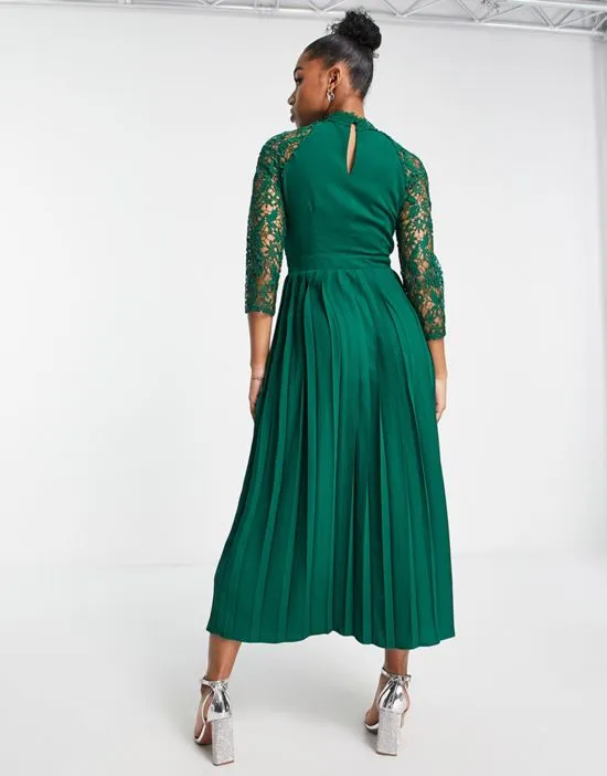 https://images.styletyx.com/images/lace-detail-midaxi-dress-in-emerald-green-little-mistress-3120780_2.webp