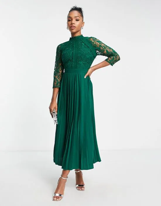 https://images.styletyx.com/images/lace-detail-midaxi-dress-in-emerald-green-little-mistress-3120780_3.webp