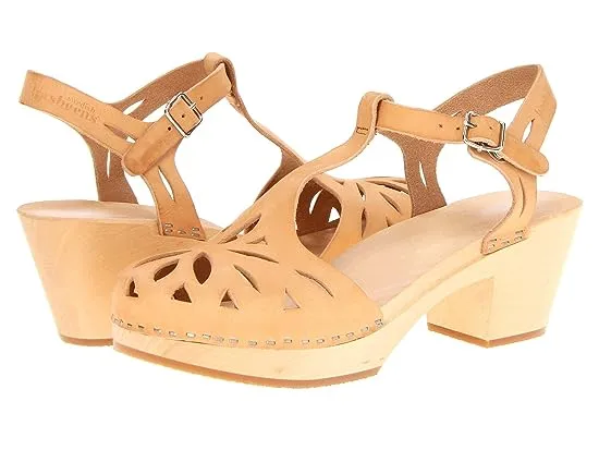 https://images.styletyx.com/images/lacy-sandal-swedish-hasbeens-1981880_1.webp