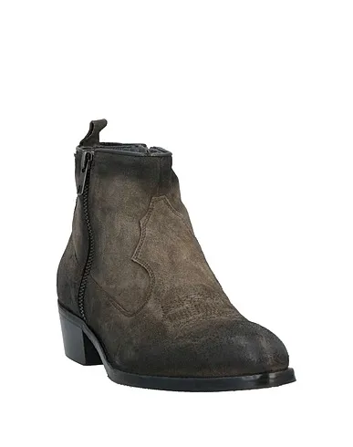 https://images.styletyx.com/images/lead-ankle-boot-alexander-hotto-1224049377_2.webp