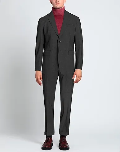 https://images.styletyx.com/images/lead-cool-wool-suits-bottega-martinese-1708618794_3.webp