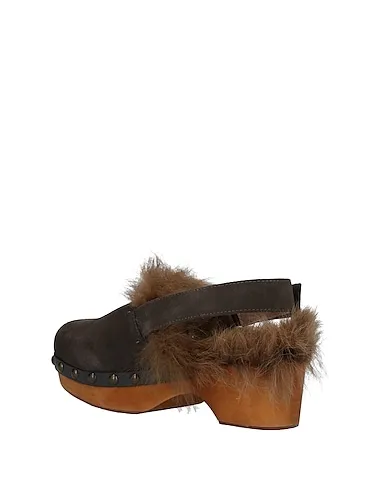 https://images.styletyx.com/images/lead-mules-and-clogs-mou-13123577_3.webp