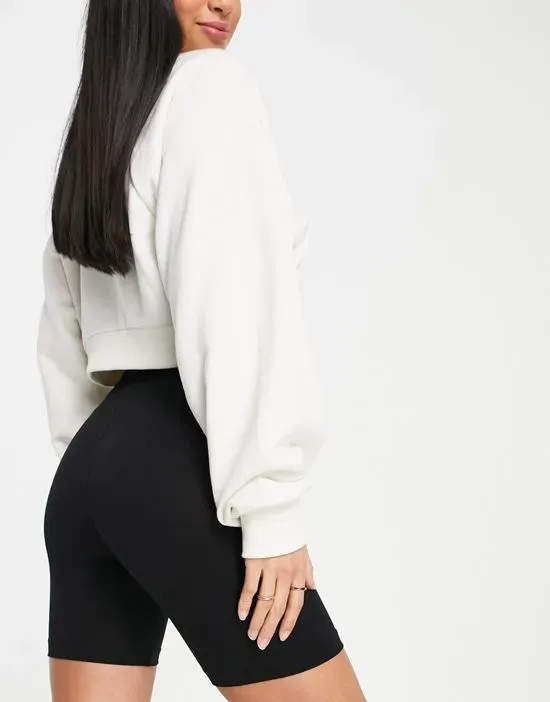 https://images.styletyx.com/images/legging-shorts-in-black-vero-moda-petite-2568850_2.webp