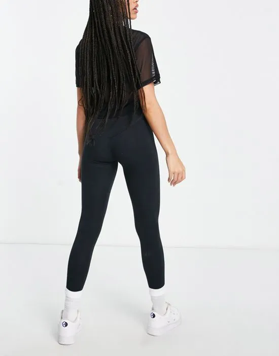https://images.styletyx.com/images/leggings-in-black-ellesse-1645515014_4.webp