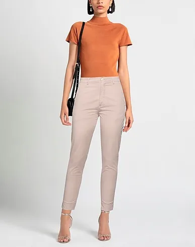 https://images.styletyx.com/images/light-brown-gabardine-casual-pants-people-3150149_2.webp