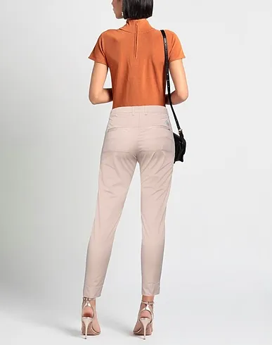 https://images.styletyx.com/images/light-brown-gabardine-casual-pants-people-3150149_3.webp