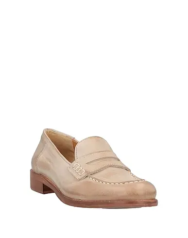 https://images.styletyx.com/images/light-brown-leather-loafers-divine-follie-3205534_2.webp