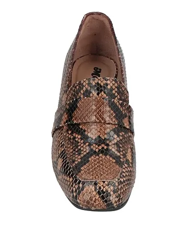 https://images.styletyx.com/images/light-brown-leather-loafers-melluso-12955313_4.webp