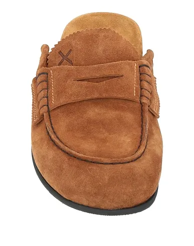 https://images.styletyx.com/images/light-brown-leather-mules-and-clogs-college-1906398161_4.webp
