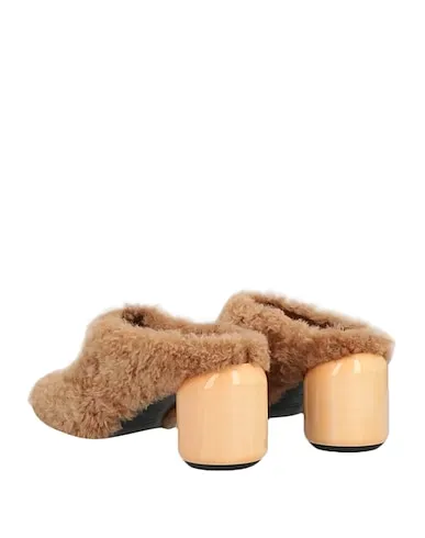 https://images.styletyx.com/images/light-brown-leather-mules-and-clogs-jil-sander-13077068_3.webp