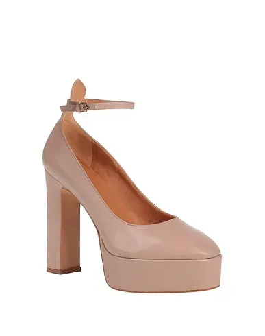 https://images.styletyx.com/images/light-brown-leather-pump-carrano-1224172190_2.webp