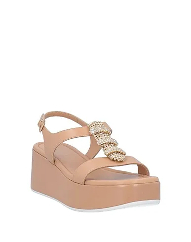 https://images.styletyx.com/images/light-brown-leather-sandals-loriblu-2495776_2.webp