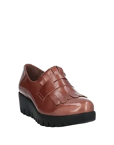 https://images.styletyx.com/images/light-brown-loafers-wonders-1224121608_2.webp