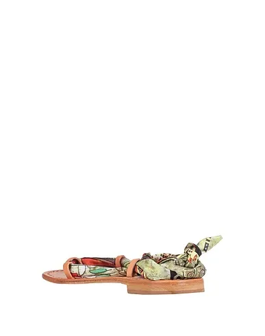 https://images.styletyx.com/images/light-green-leather-flip-flops-stringart-16556046_3.webp