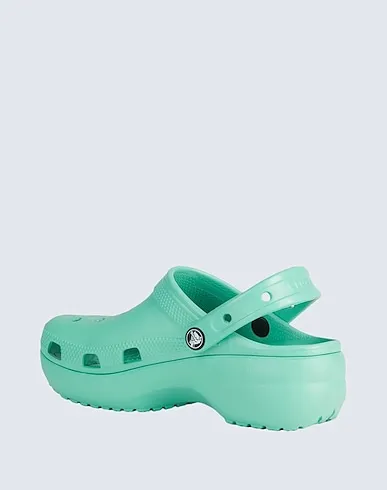 https://images.styletyx.com/images/light-green-mules-and-clogs-crocs-13250707_3.webp