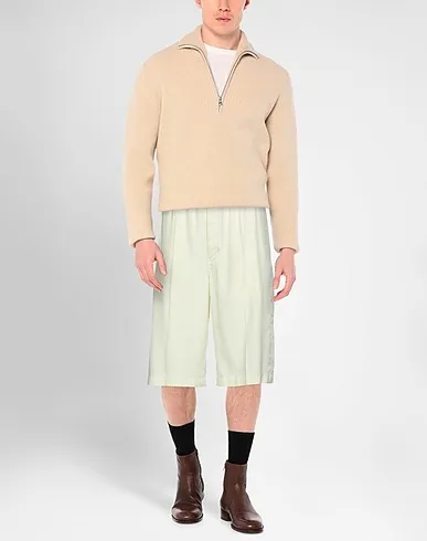https://images.styletyx.com/images/light-green-plain-weave-cropped-pants-culottes-lemaire-3088307_2.webp