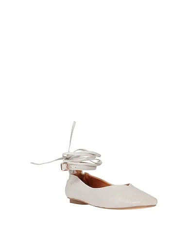 https://images.styletyx.com/images/light-grey-ballet-flats-cafenoir-3310651_2.webp
