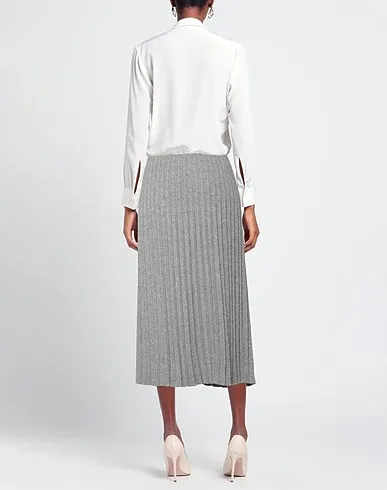 https://images.styletyx.com/images/light-grey-knitted-midi-skirt-mangano-1769046902_3.webp