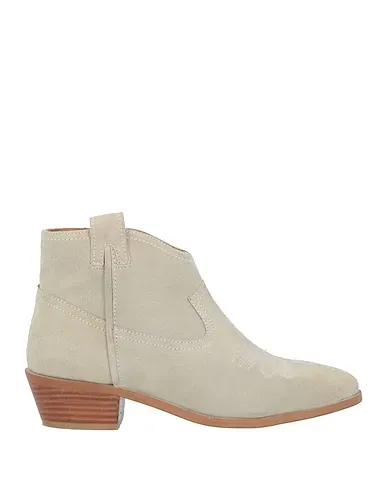 https://images.styletyx.com/images/light-grey-leather-ankle-boot-pregunta-1004913956_1.webp
