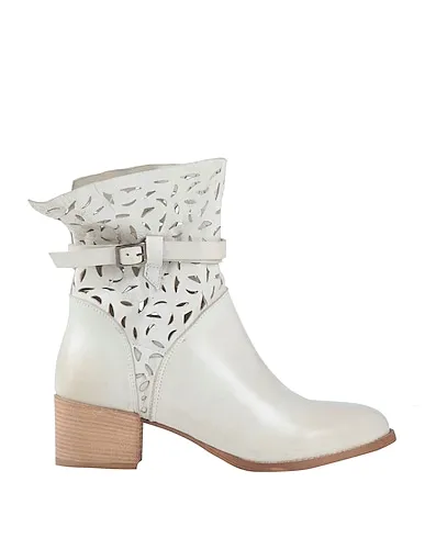 https://images.styletyx.com/images/light-grey-leather-ankle-boot-pregunta-873030667_1.webp