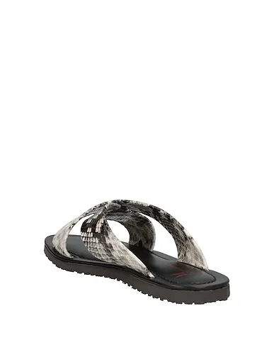https://images.styletyx.com/images/light-grey-leather-sandals-moreschi-13114499_3.webp