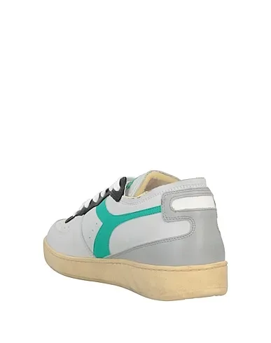 https://images.styletyx.com/images/light-grey-leather-sneakers-diadora-heritage-3253617_3.webp