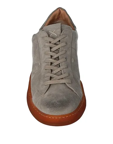 https://images.styletyx.com/images/light-grey-leather-sneakers-ernesto-dolani-13487062_4.webp